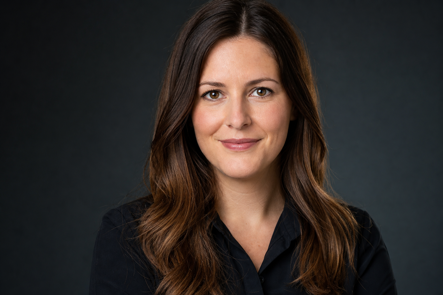 Porträt von Miriam Vogel in professionellem Stil
